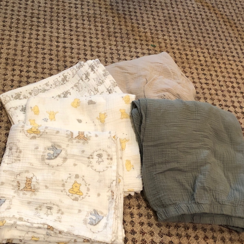 Muslin fitted crib sheets and blankets